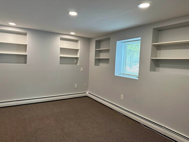 Building Photo - 299 Corning Rd