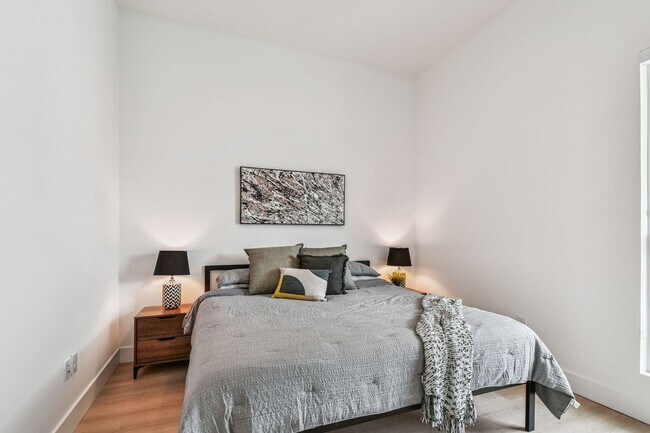 Building Photo - A charming coastal townhouse, just minutes from downtown St. Pete!