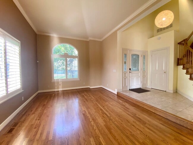 Building Photo - Spacious 5-bedroom Home Located in Niles Neighborhood of Fremont!