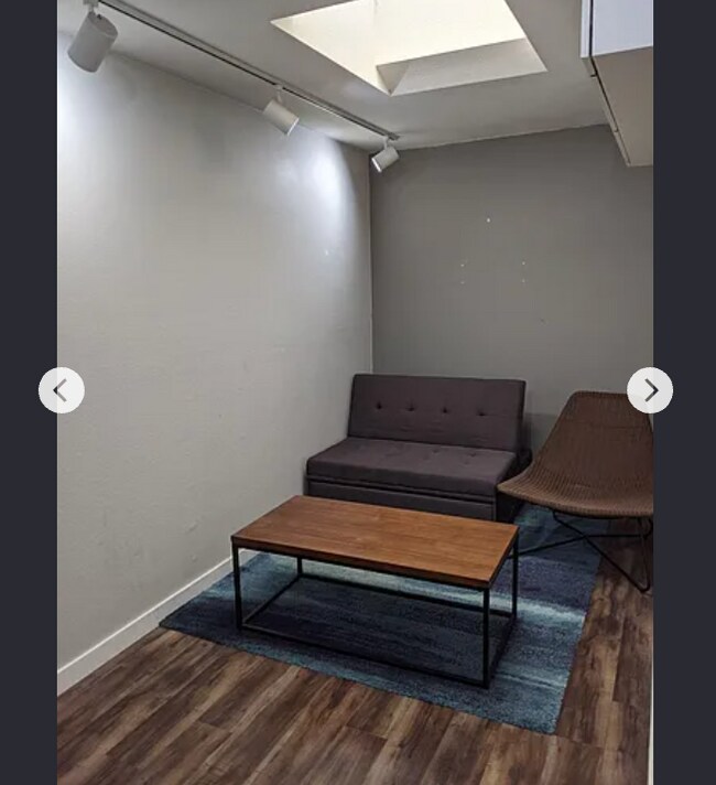 3rd Floor Auxiliary Room - 9808 Regent St