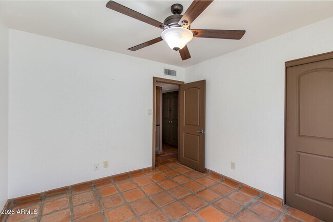 Building Photo - 2429 E Dahlia Dr