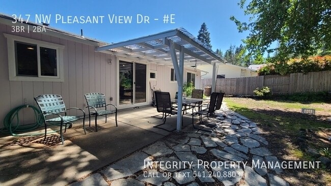 Building Photo - 347 NW Pleasant View Dr