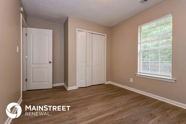Building Photo - 5781 Creekside Dr