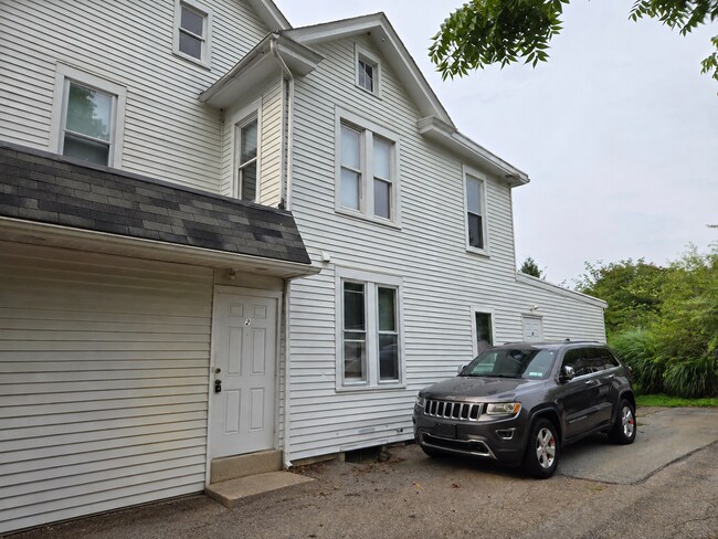 Building Photo - 16A Manor Ave