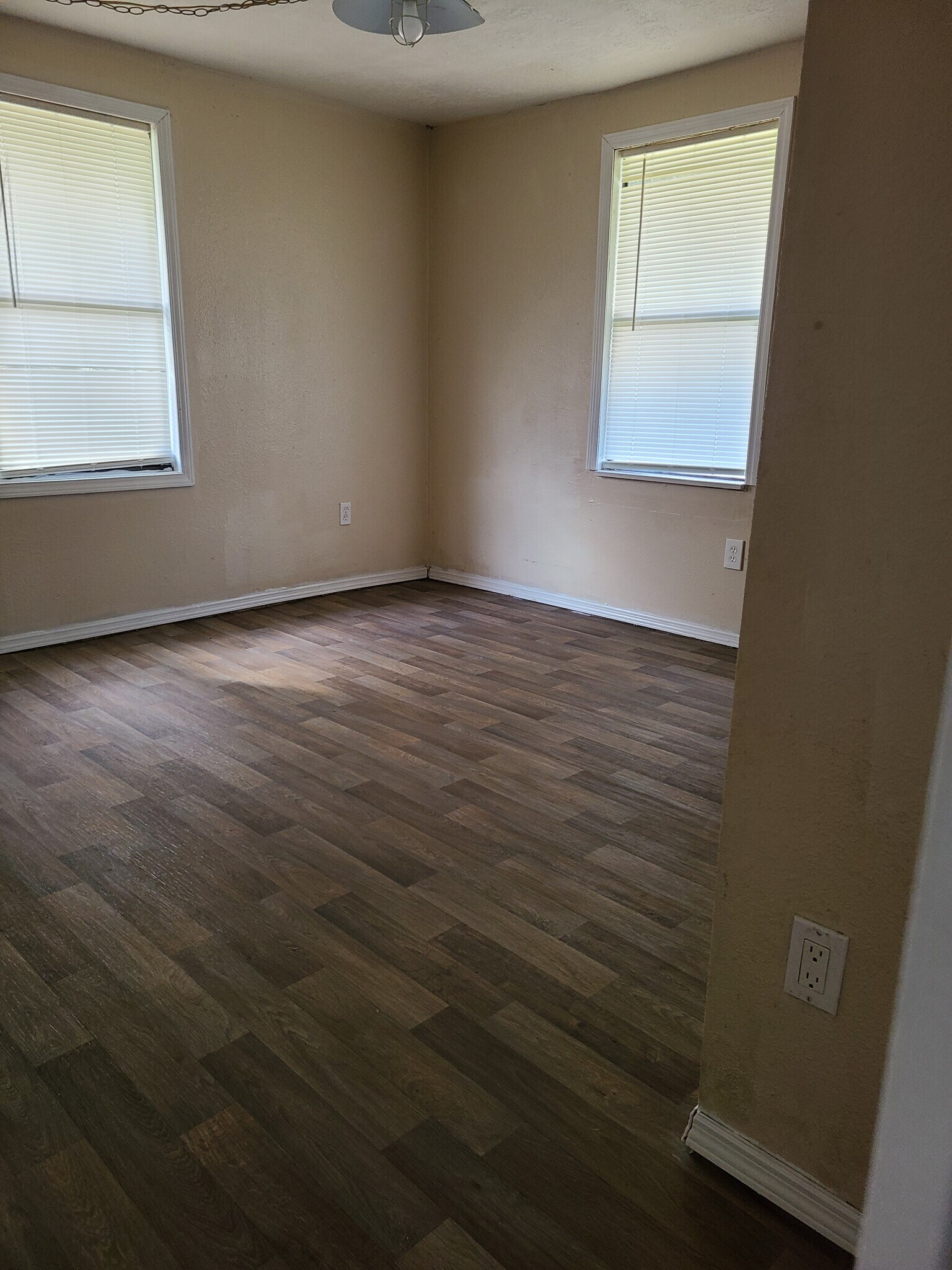 Building Photo - 5318 Dianthus St