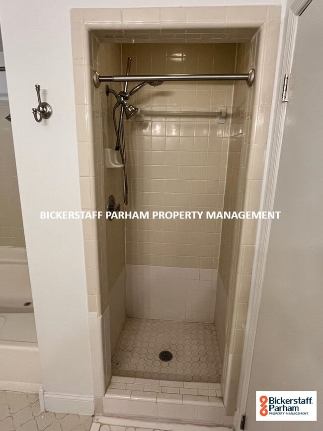 Building Photo - Great Experiences Are Just Around The Corner, Located Off Wynnton Road!