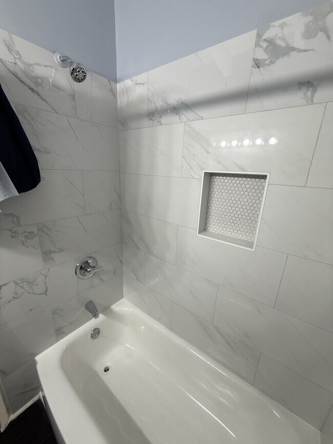 Building Photo - 1009 Hampton St NW