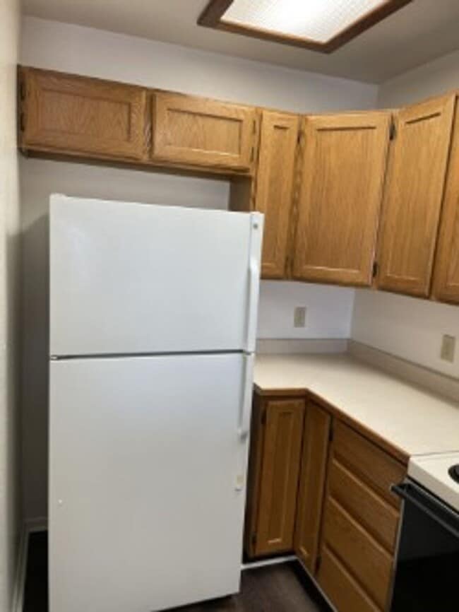 Building Photo - Move in ready.  Call for a showing. (928) ...