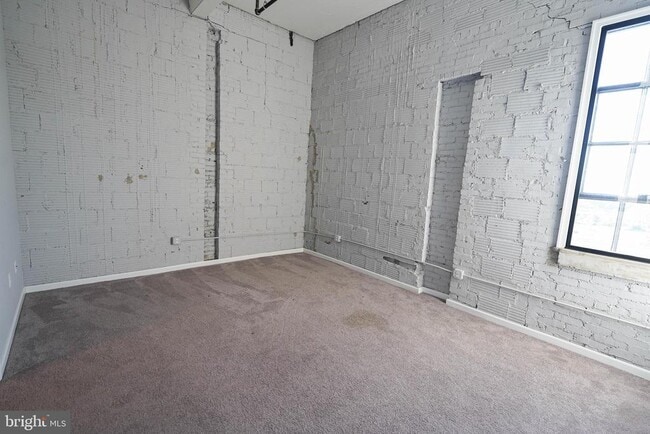 Building Photo - 218 W Main St