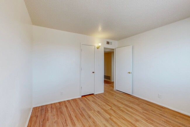 Building Photo - NE 1248/sf 3/BD 2/BA 1/CG