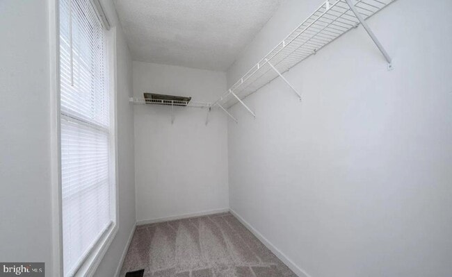 Building Photo - 641 Lamberton St