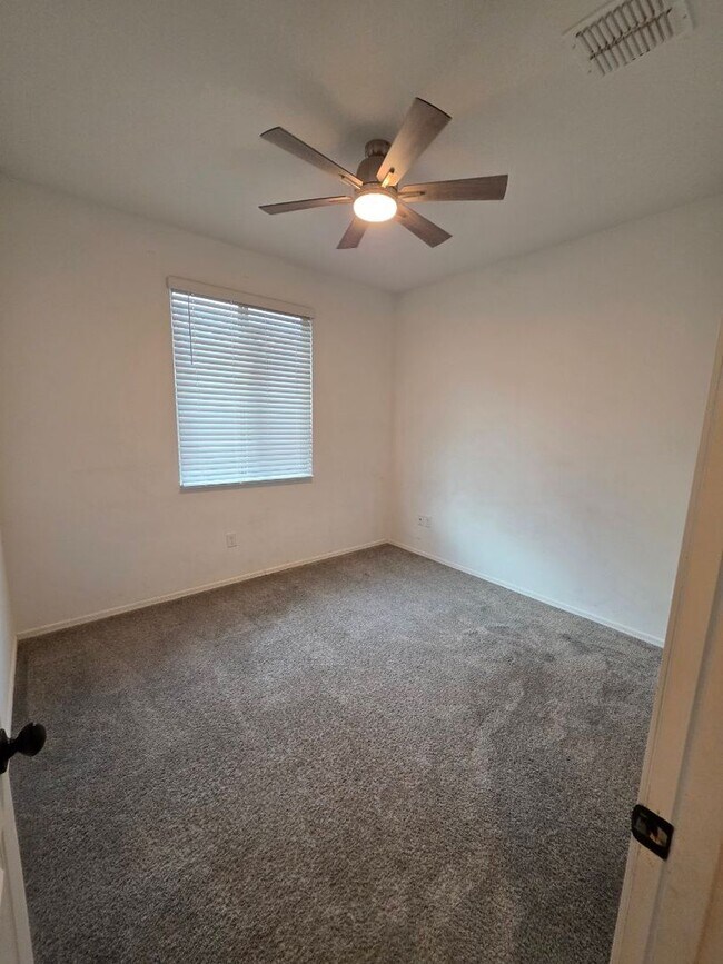 Building Photo - Great family home in Red Rock