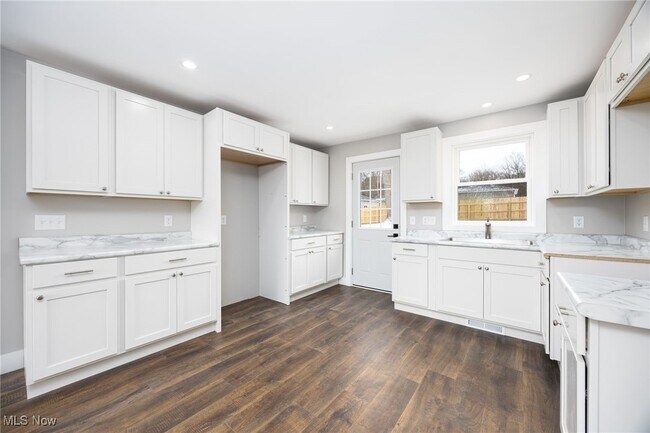 Building Photo - 3101 Wagoner St