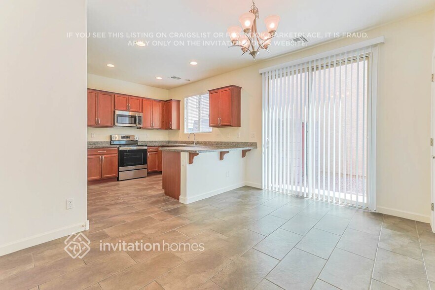 Building Photo - 1375 S Moccasin Trail