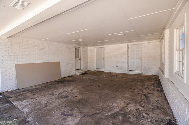 Building Photo - 9640 Cedar Grove Rd