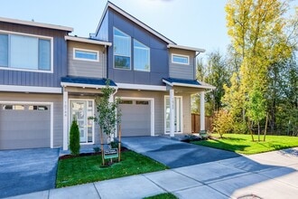 Building Photo - Pleasant Valley Villages 3 Bedroom Townhome with Community Center