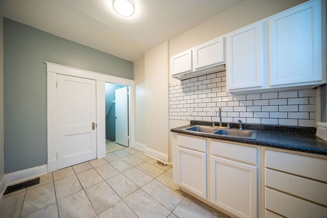 Building Photo - 1006 McAllister Ave