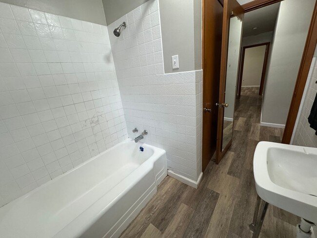 Building Photo - Jerome's Jewel: 3 Bed/1.5 Bath Home with E...