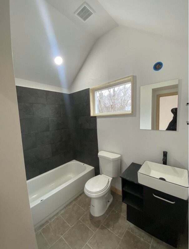 Building Photo - 69 Donelson St