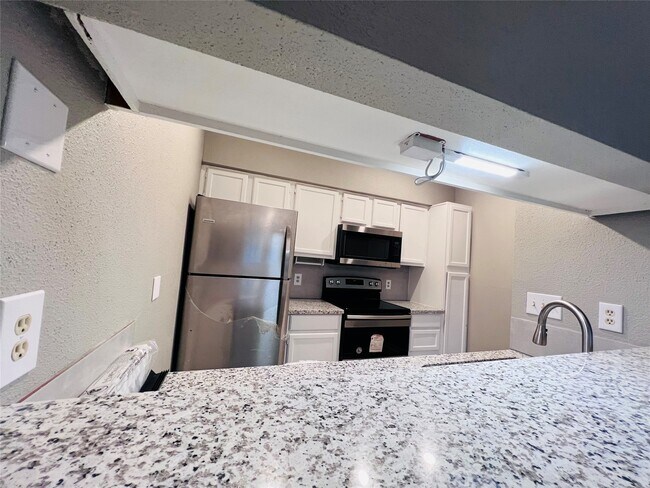 Building Photo - 2121 El Paseo St