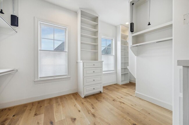 Building Photo - 1352 Kent Grv Pl