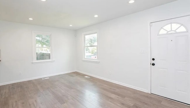 Building Photo - 9115 Craney Island Rd