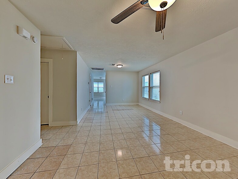 Building Photo - 15810 W Park Ct