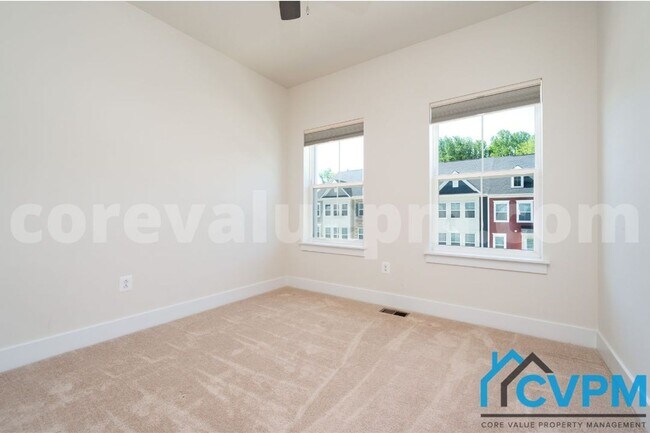 Building Photo - 2542 Buckthorn Dr