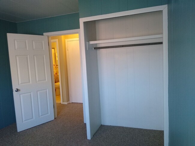 Building Photo - Highlands 1 Bedroom 1 Bath w/ Yard and Laundry!