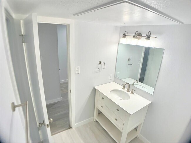 Building Photo - 1135 Barton Hills Dr