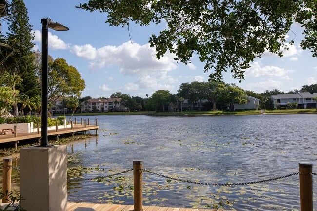 Building Photo - 2738 Carambola Cir S