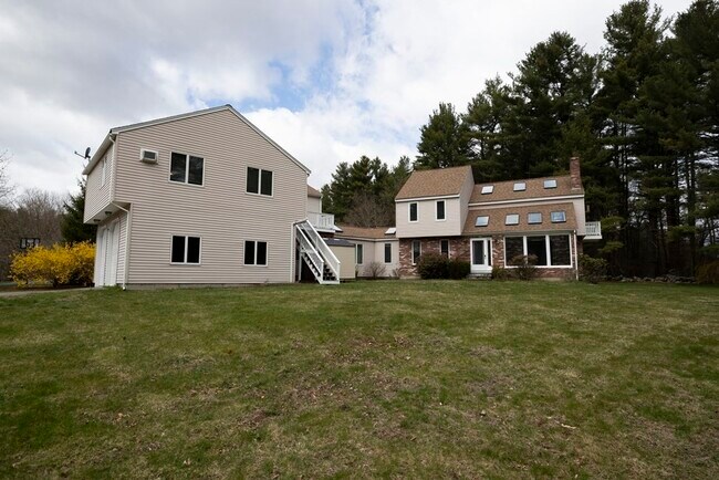 Building Photo - 4 Sterling Ln