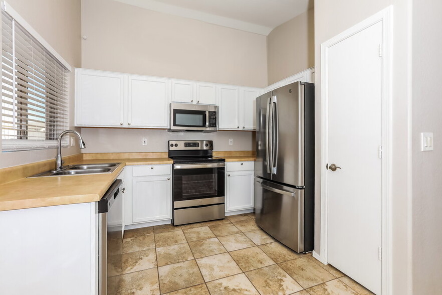 Building Photo - 1682 W Prospector Way