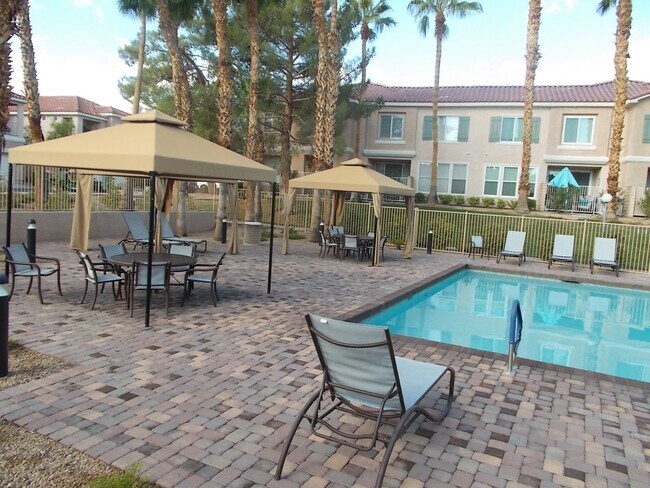 Building Photo - Beautiful 1-Bedroom Condo in Prime Bella V...