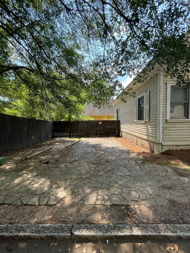 Building Photo - AMAZING 3br/2ba NEW RENOVATION IN ATLANTA!...