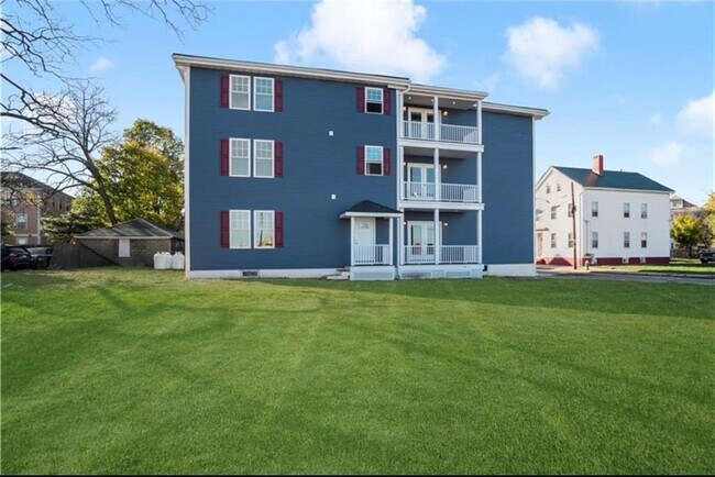 Building Photo - 38 Maple St
