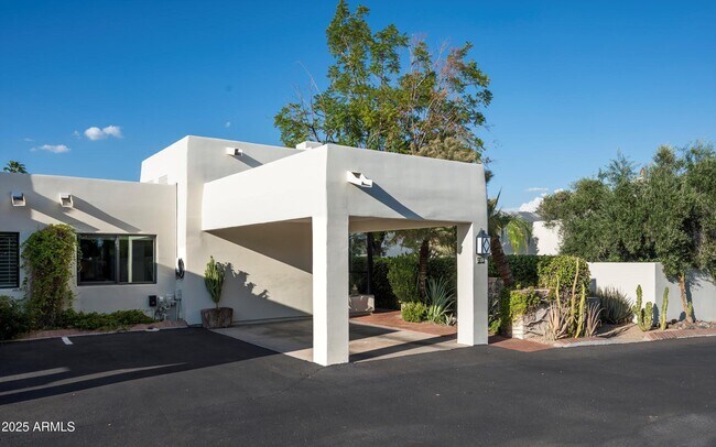Primary Photo - 5101 N Casa Blanca Dr