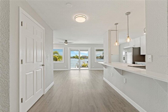 Building Photo - 8441 Bayshore Dr