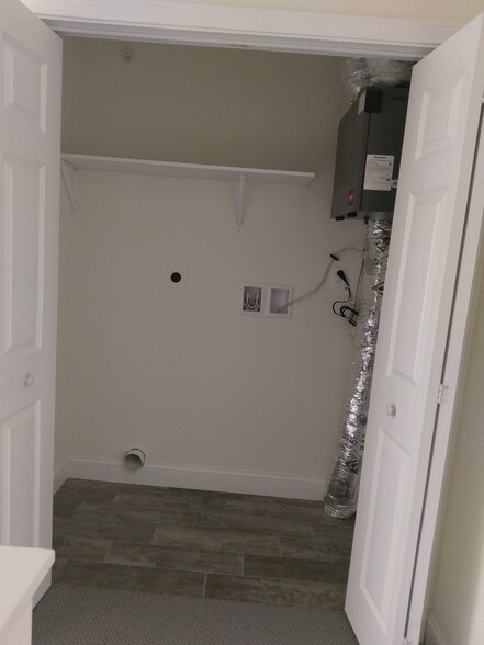 Washer/Dryer Hook-Up - 60 Somersworth Rd