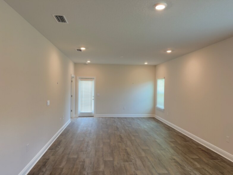 Building Photo - 13776 Shea Cir