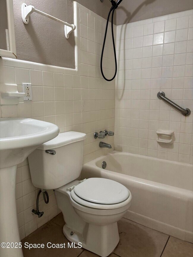 Building Photo - 130 Bouganvillea Dr