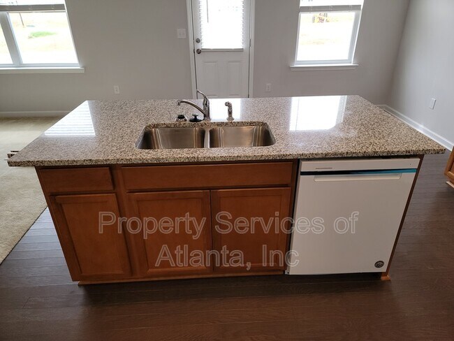 Building Photo - 833 Royal Red Ct