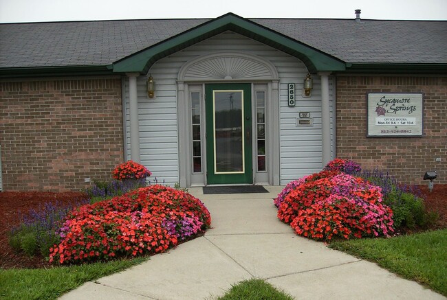 Building Photo - TWO BEDROOM ONE BATH