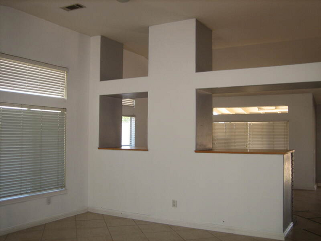 Building Photo - 36764 Dove Springs Dr