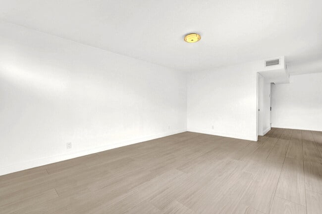 Building Photo - 3878 Victoria Dr