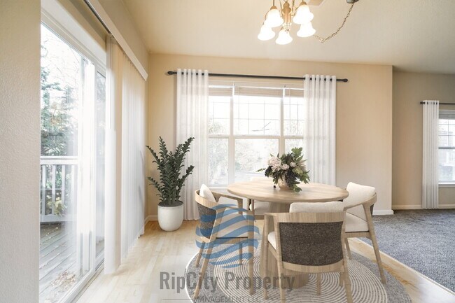 Building Photo - 1090 SW 170th Ave