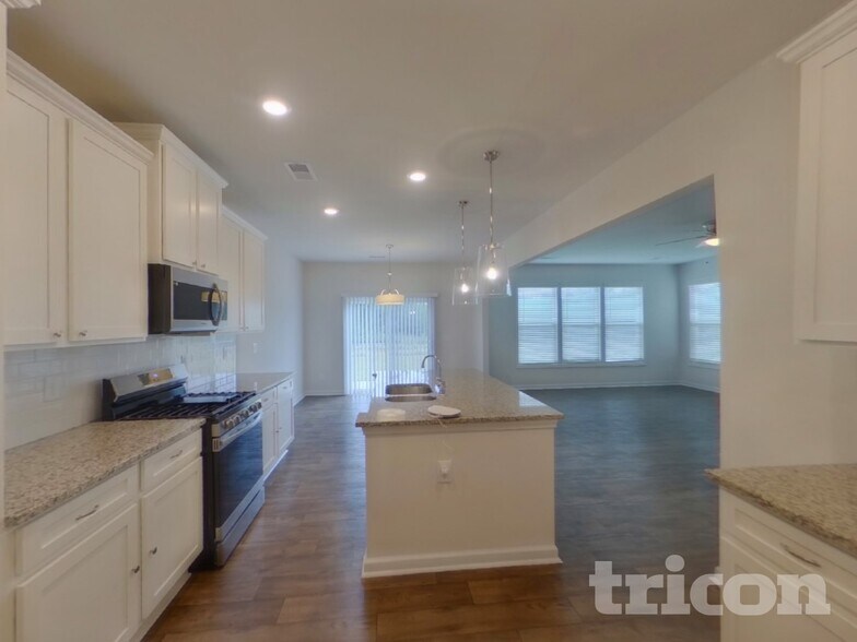 Building Photo - 222 Savannah Wood Rd