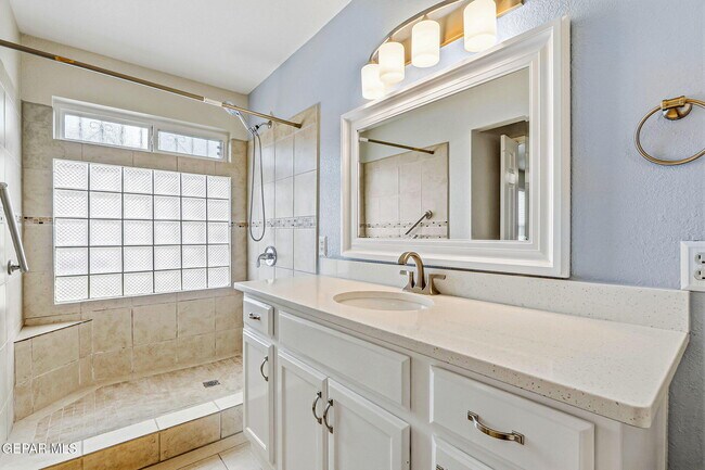 Building Photo - 1308 Rose Bud Ln