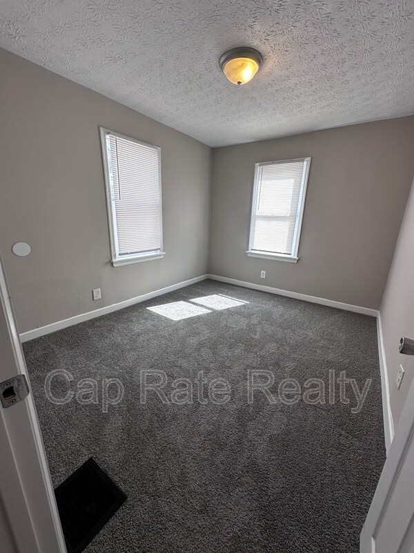 Building Photo - 2359 McGuffey Rd