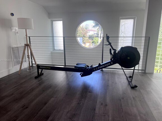 Building Photo - 3401 NE 165th St